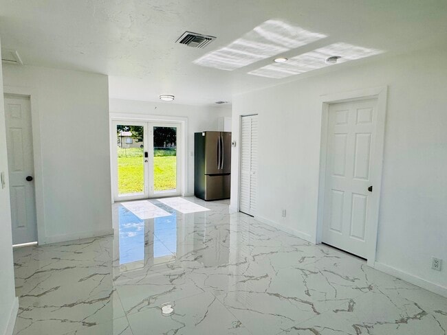 Foto del edificio - 2021 NW 62nd Terrace