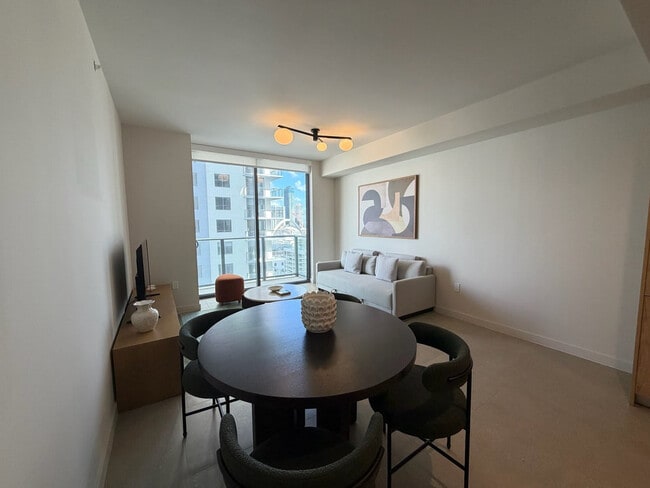 Building Photo - 11 NE 6th St