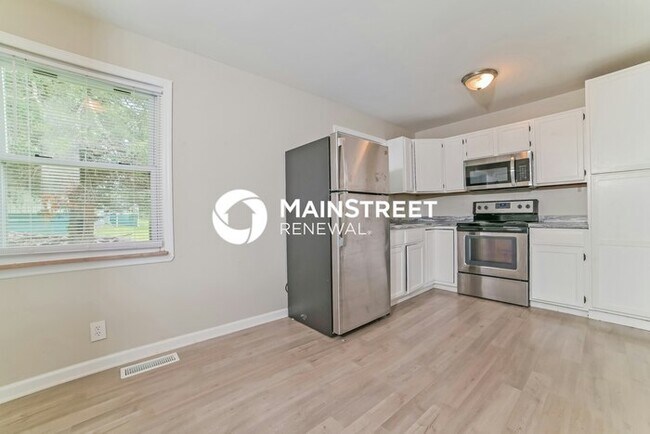 Foto del edificio - 3 Bedroom Pet-Friendly Home in Knoxville, TN with Main Street Renewal