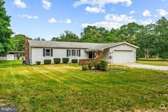 Building Photo - 1150 Garrison Rd