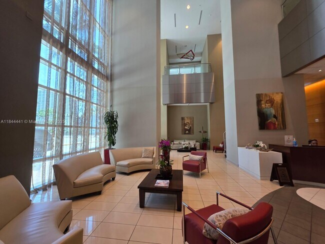 Foto del edificio - 300 S Biscayne Blvd