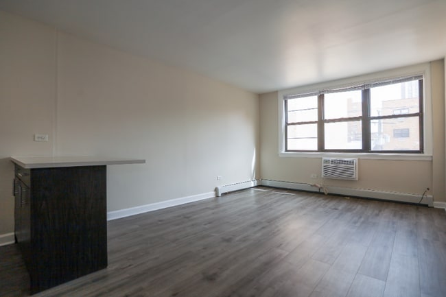 Foto del edificio - 5841 N Winthrop Ave