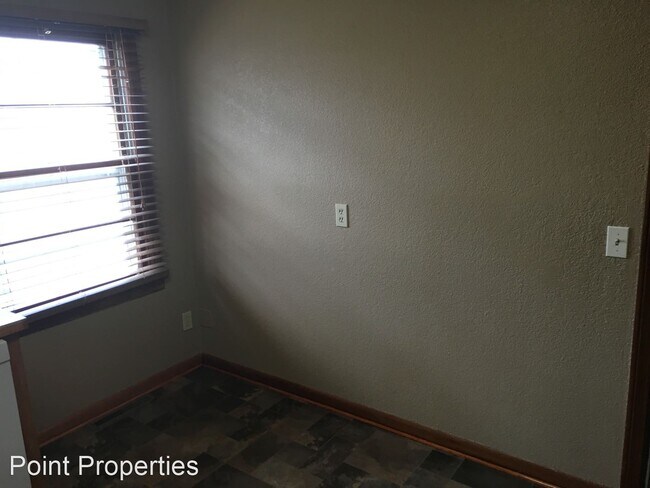 Building Photo - 3 br, 1.5 bath House - 1225 N Johnson St