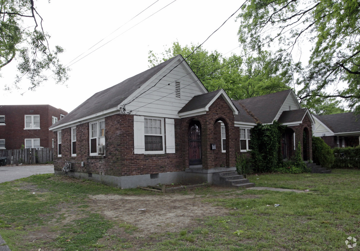 Building Photo - 1903 Lamar Ave