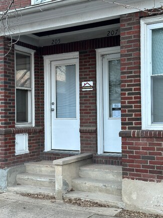 Building Photo - 207 E 4th St