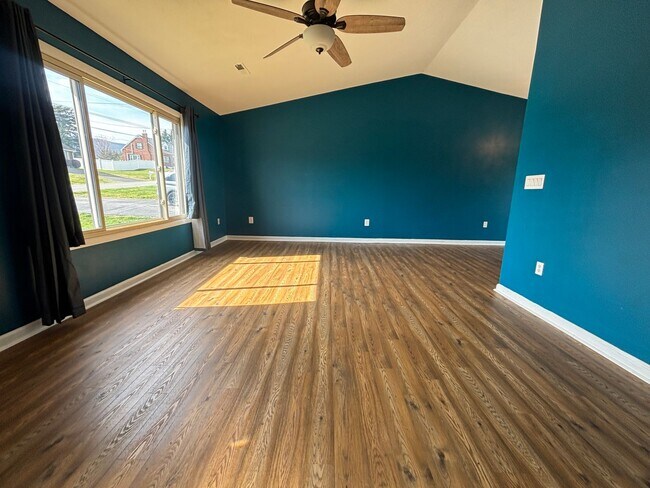 Building Photo - 3615 Ellen Dr