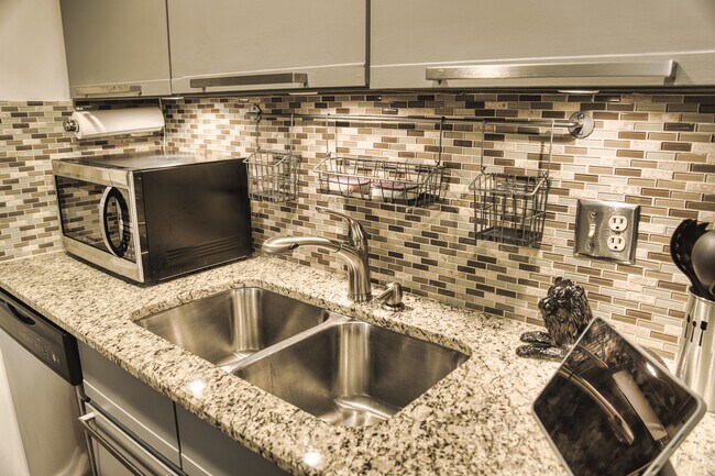 Cocina - 2430 Grandview Ave