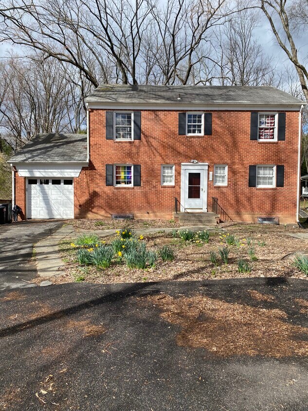 Primary Photo - 10696 Montrose Ave