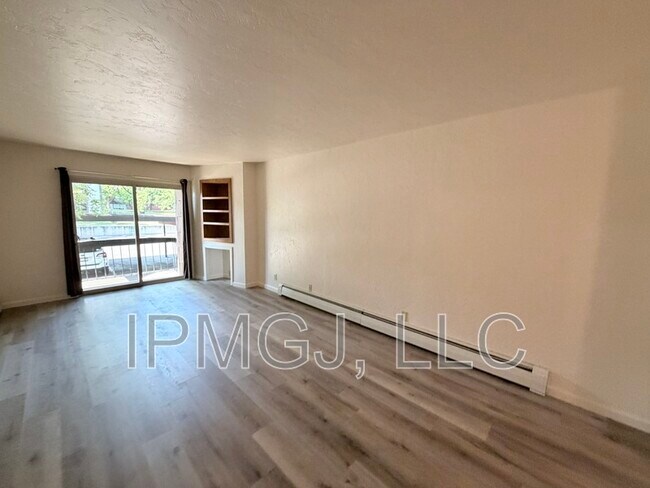 Foto del edificio - 3150 Lakeside Dr