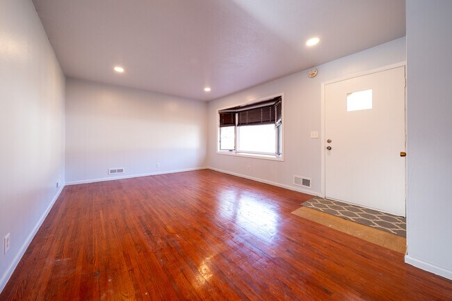 Foto del edificio - 445 Walnut Ln