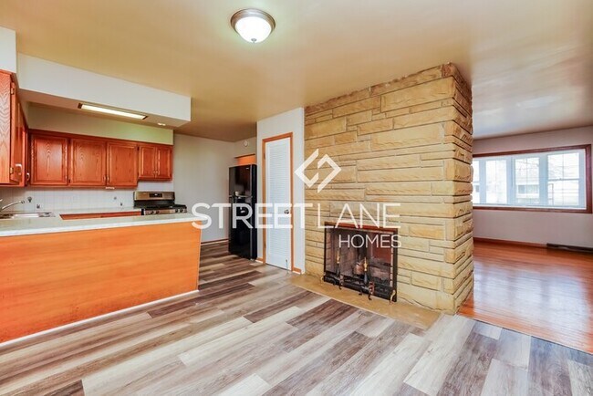 Building Photo - REDUCED! - $500 off first month’s rent if ...