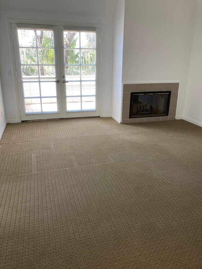 Living room - 2470 S Coast Hwy