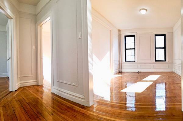 Building Photo - 121 Parkside Ave