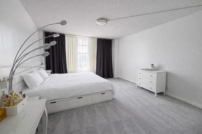 Foto del edificio - 3800 S Ocean Dr