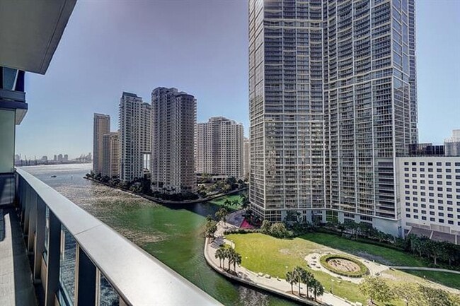 Building Photo - 200 Biscayne Blvd Way