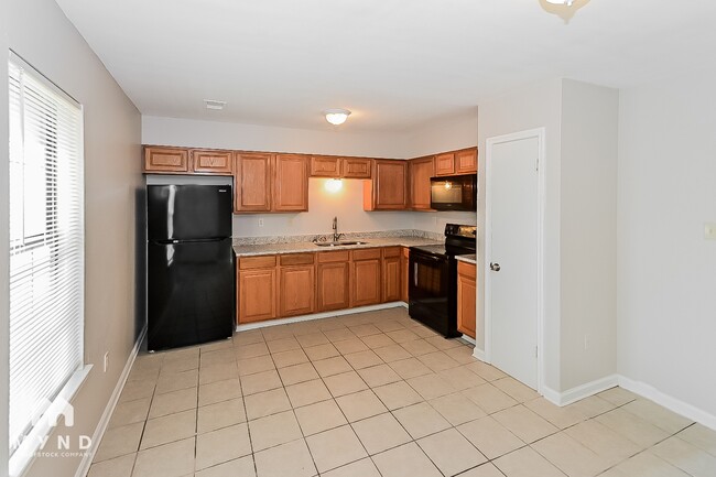 Building Photo - 10571 Chateau Dr