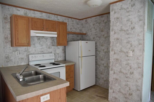 Building Photo - 518 Big Richard Rd