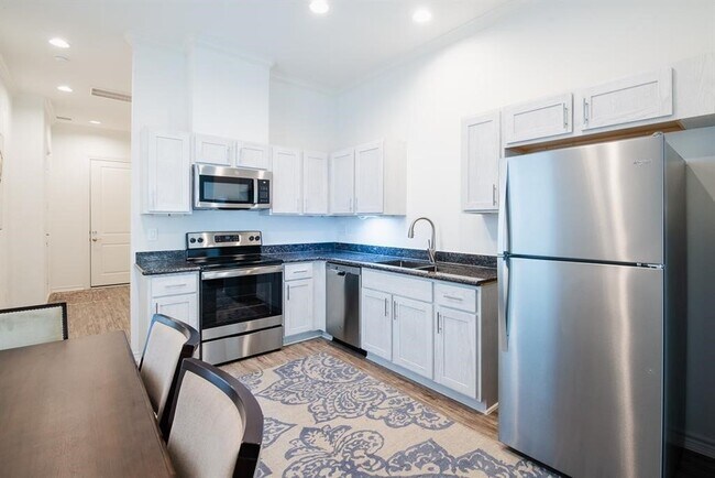 Foto del edificio - 3253 Real St