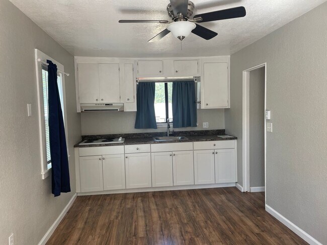 Foto del edificio - 417 Hackberry Ave