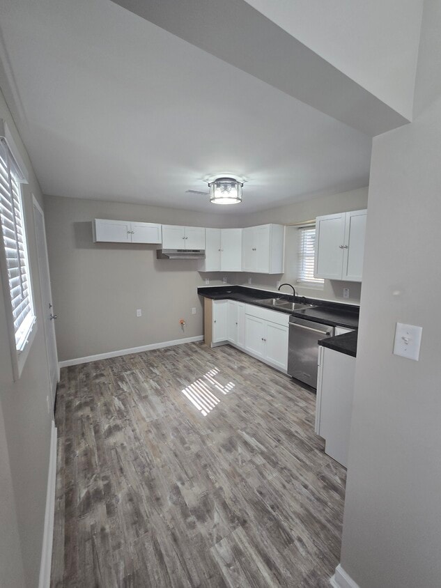 Primary Photo - 32 E 36th Pl