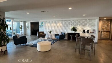 Building Photo - 525 E Seaside Way