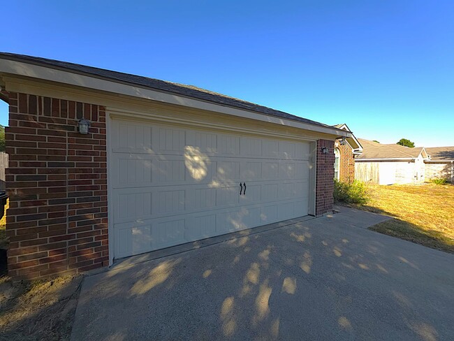 Building Photo - 3323 Mugsy Dr