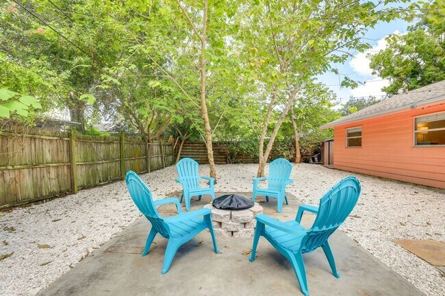 Foto del edificio - Charming 3/2 Available Now! Furnished or U...