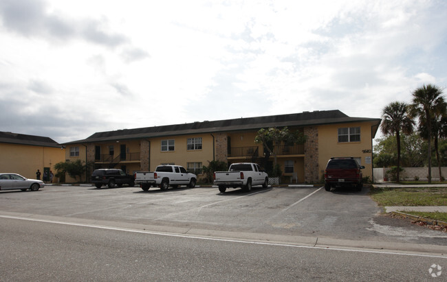 Oxford House Apartments - Fort Myers, FL | Apartments.com