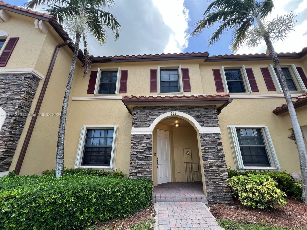 Foto principal - 748 SE 32nd Ave