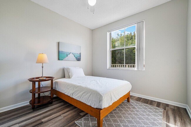 Foto del edificio - 2040 Greenview Shores Blvd
