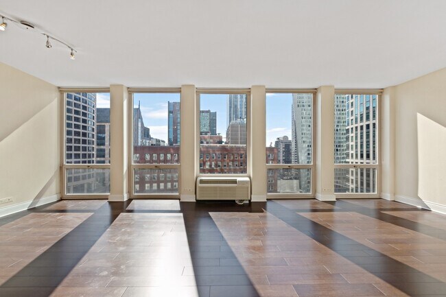 Building Photo - 111 E Chestnut St