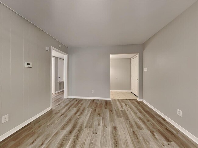 Foto del edificio - 6422 French Chateau Dr