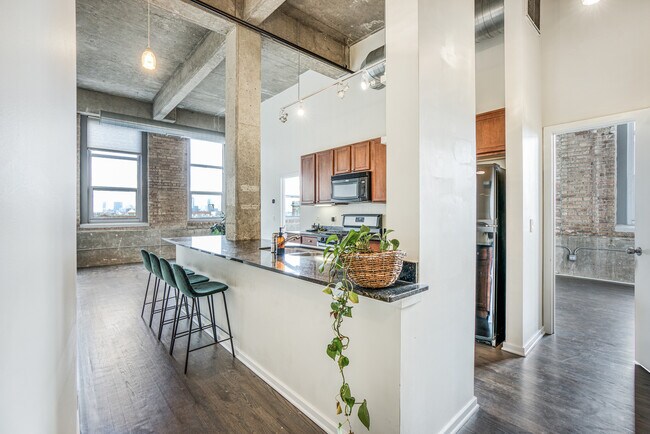 Building Photo - 1735 N Paulina St