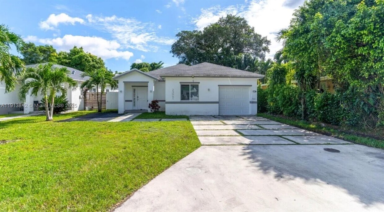 Foto principal - 23061 SW 124th Ct