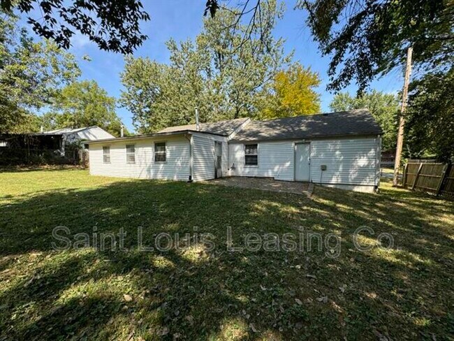 Foto del edificio - 1920 Green Valley Dr