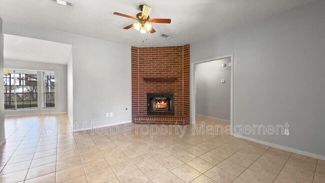 Building Photo - 3011 Manorwood Dr