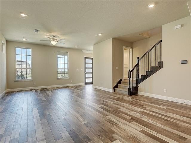 Foto del edificio - 1372 Elaine Dr