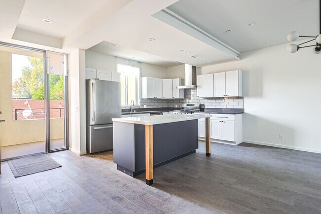 Foto del edificio - 14754 Gilmore St
