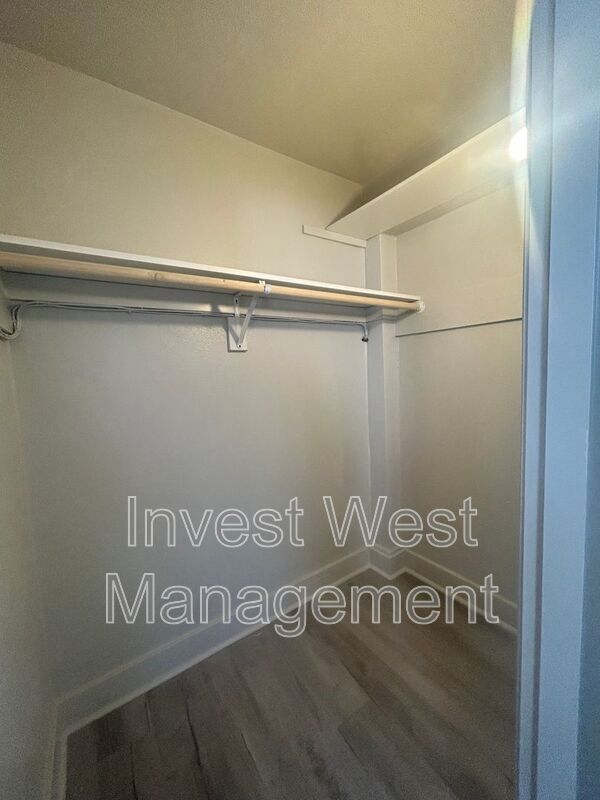 Foto del edificio - 615 NE 6th Ave