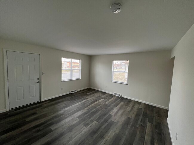 Building Photo - 2978 Reis Ave