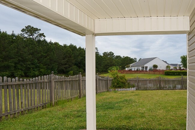Building Photo - Three Bedroom House with Gated Backyard