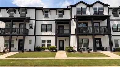Building Photo - 1012 Knoxboro Ln