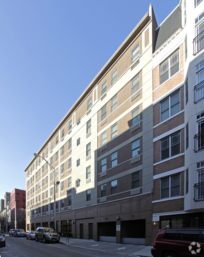 Building Photo - Clinton Square