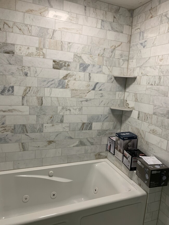 Master bathroom - 10928 NW 34th Pl
