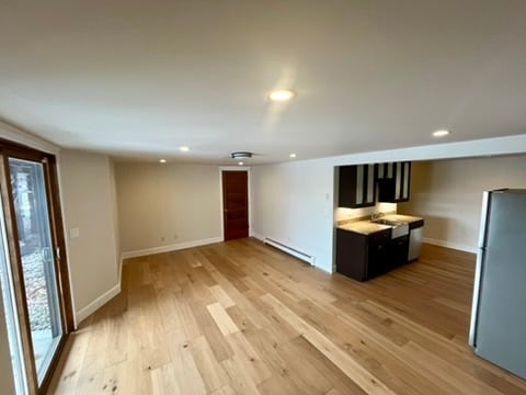 Building Photo - 809 W Rocky Creek Rd