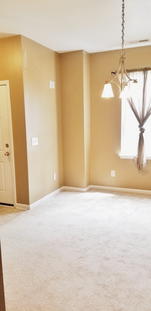 Building Photo - Stunning Town Home in Popular Liberty Hall