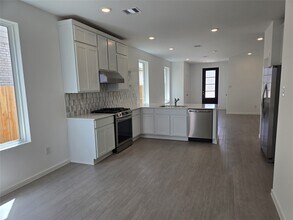 Building Photo - 6758 Sunset Velvet Dr