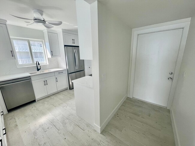 Building Photo - 300 Croton Ave