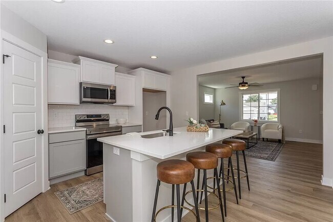 Building Photo - 3055 Worchester Dr