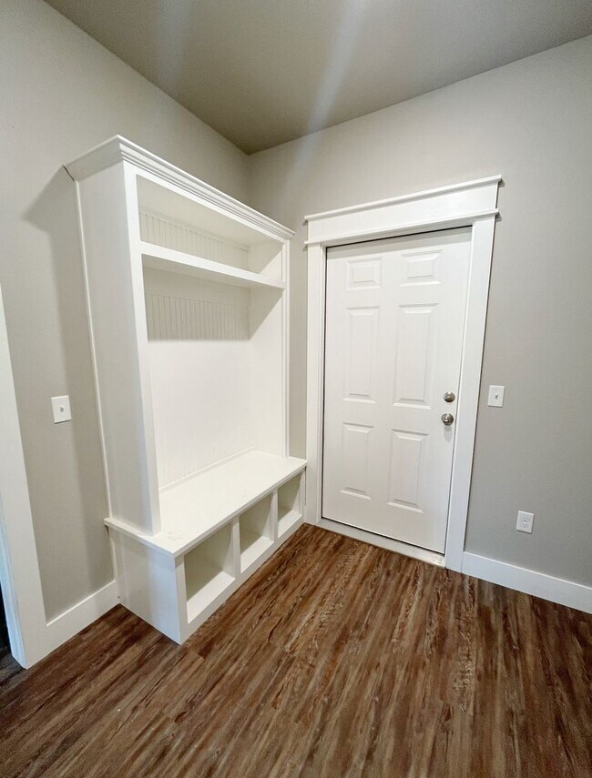 Building Photo - 5471 Barn Owl Dr
